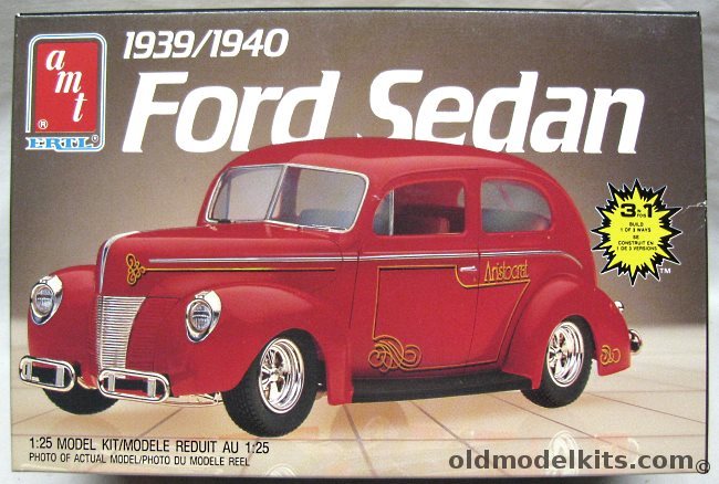 AMT 1/25 1939 / 1940 Ford Sedan - 3 In 1 Kit - Build It Stock / Custom / Drag, 6522 plastic model kit